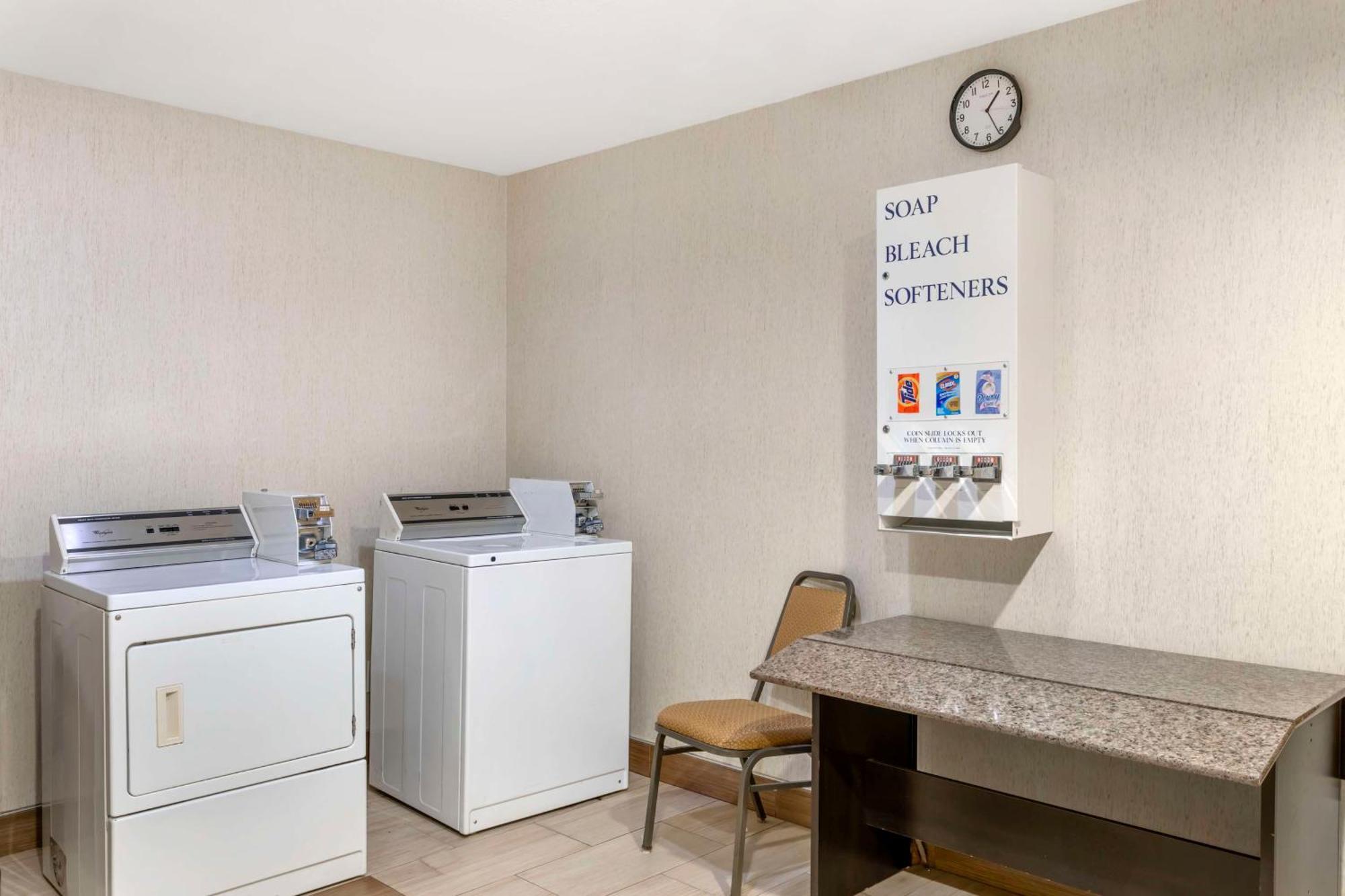 Best Western Plus Lake Worth Екстериор снимка
