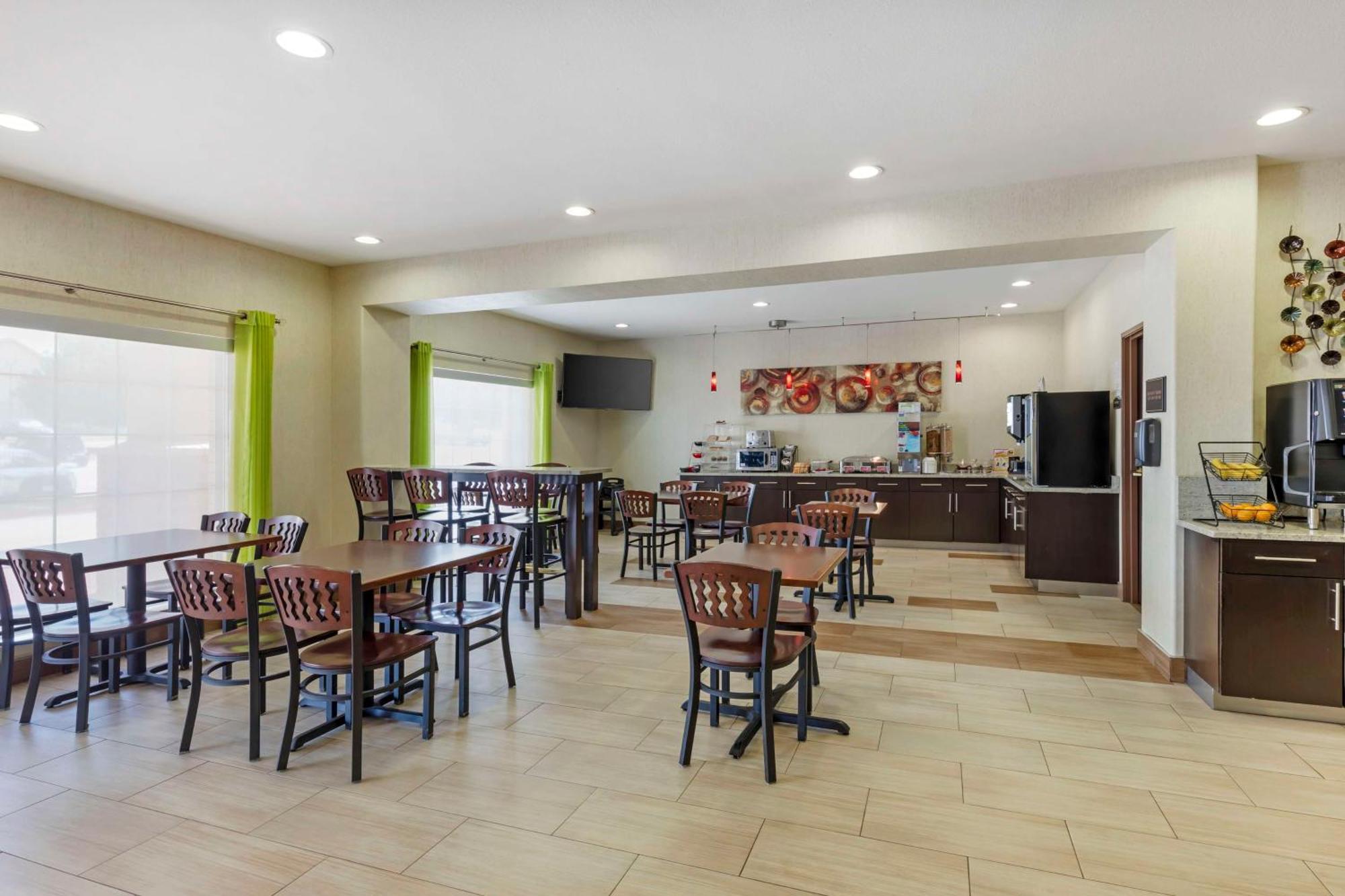 Best Western Plus Lake Worth Екстериор снимка