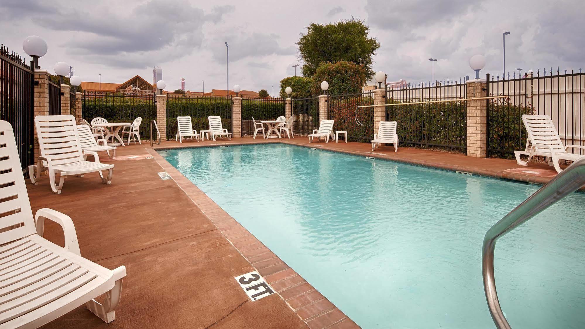 Best Western Plus Lake Worth Екстериор снимка