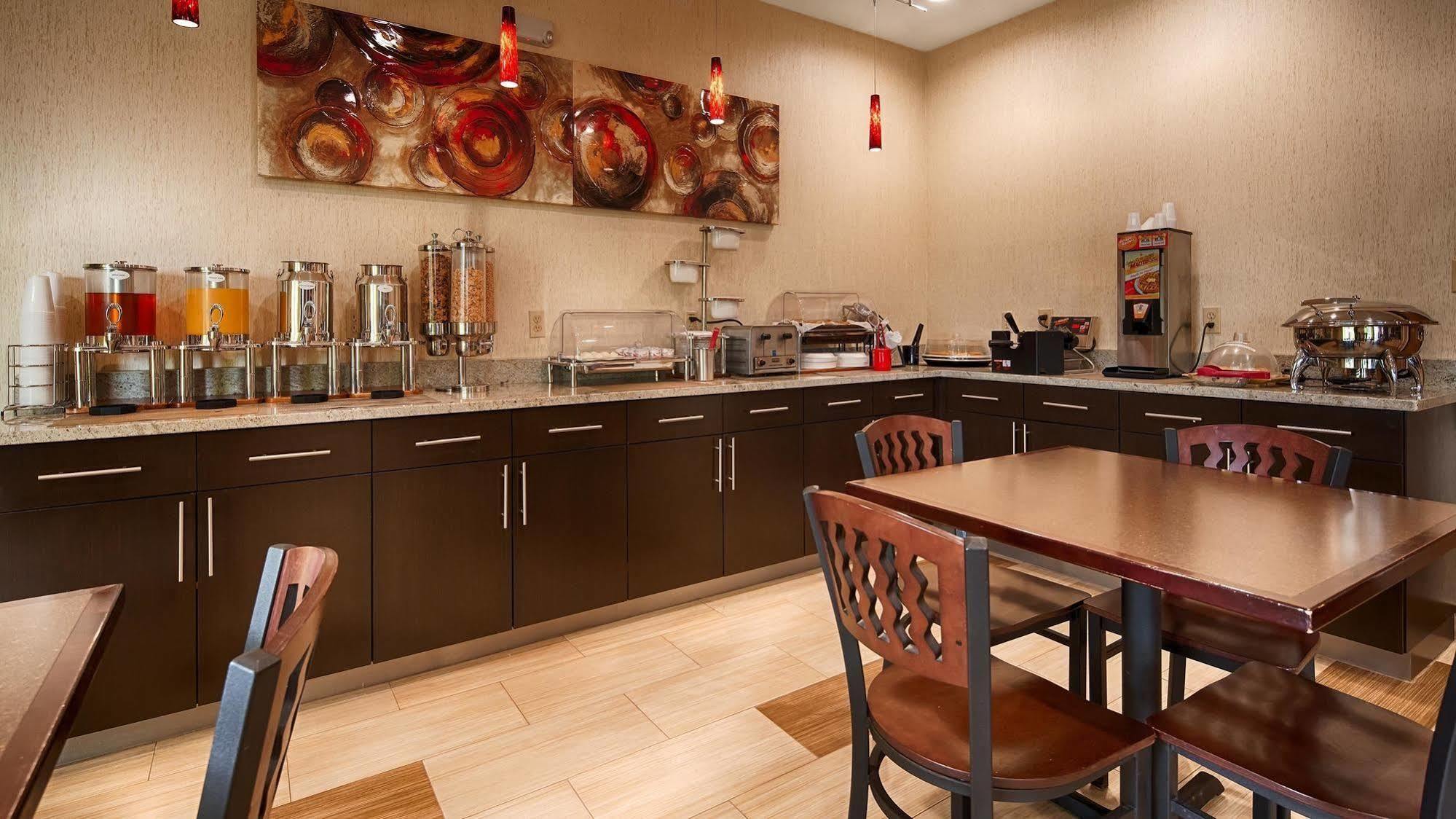 Best Western Plus Lake Worth Екстериор снимка