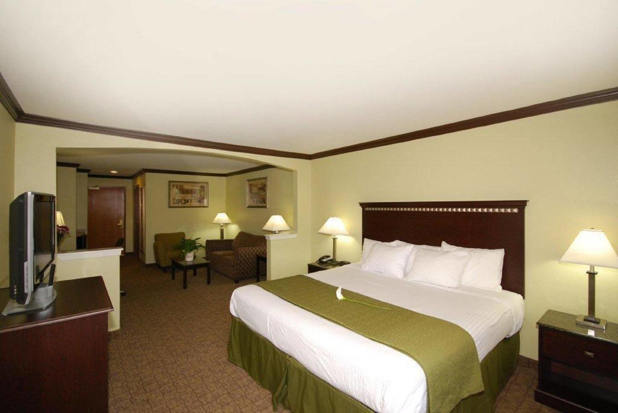 Best Western Plus Lake Worth Екстериор снимка